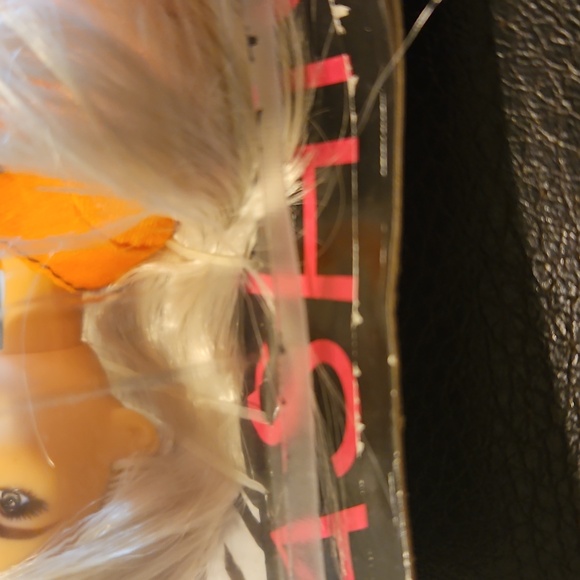 NIB 2018 Barbie Fashionistas #107 Malibu Barbie - Picture 14 of 16